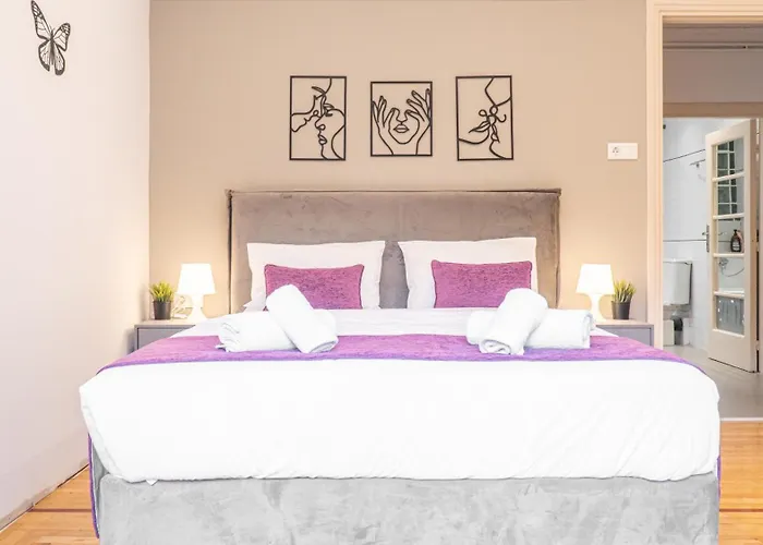 Syntagma Square, 100Sqm Luxurious Family Apt