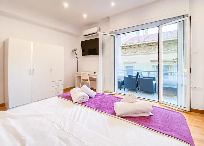 Syntagma Square, 100Sqm Luxurious Family Apt