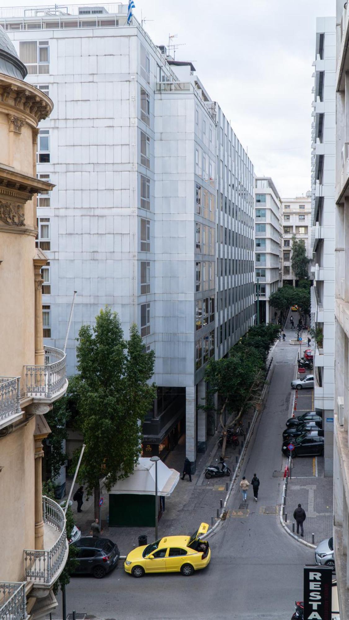 Syntagma Square, 100sqm Luxurious Family * Atény