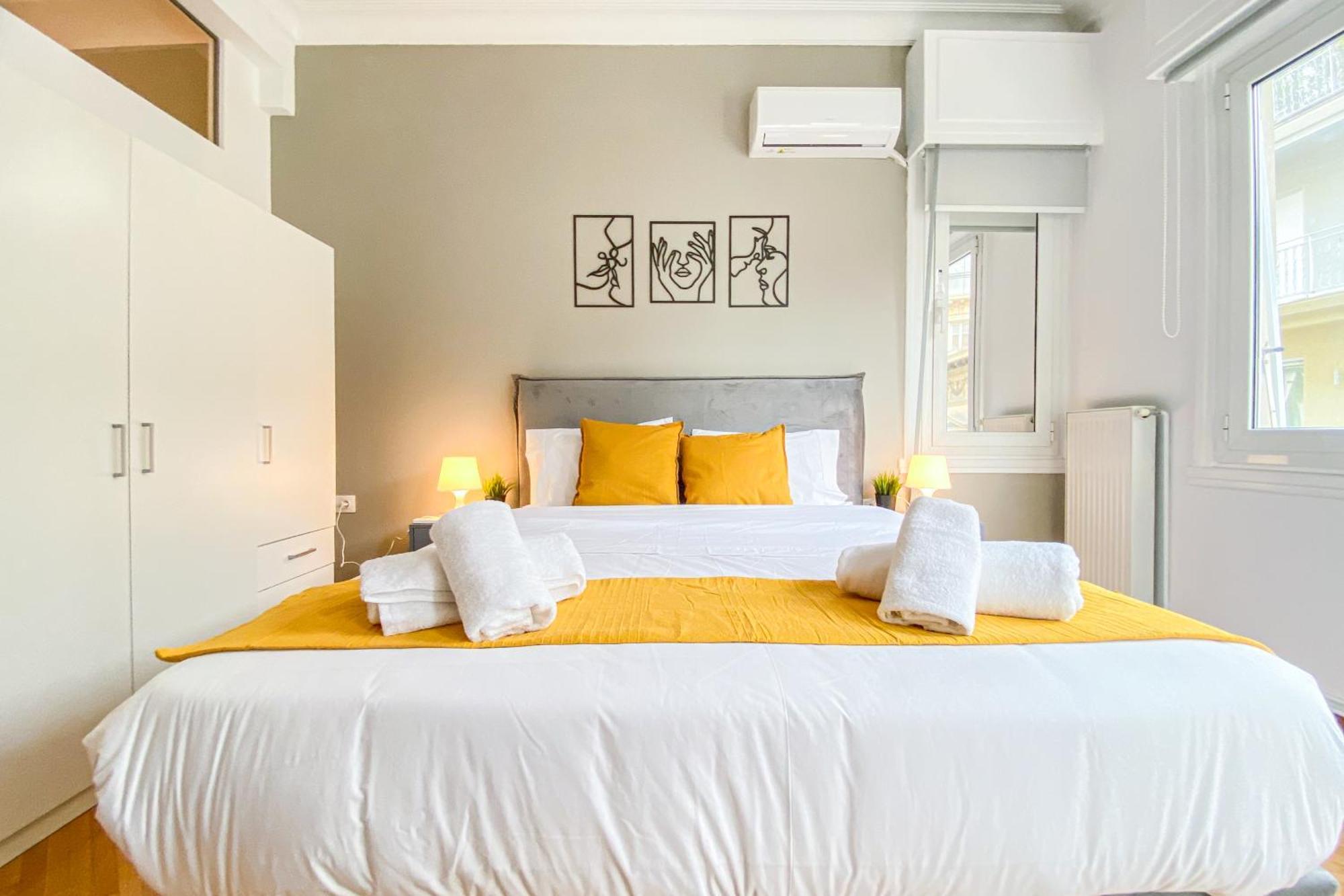 Syntagma Square, 100sqm Luxurious Family * Athens