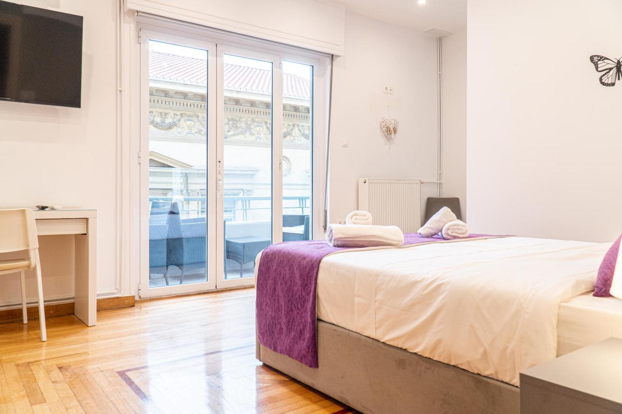 Syntagma Square, 100sqm Luxurious Family * Athens